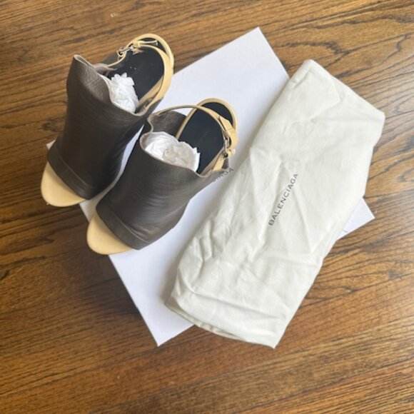 Balenciaga Glove Slingback Sandal, Graphite/Straw, Women's Size 37.5 - Picture 8 of 10